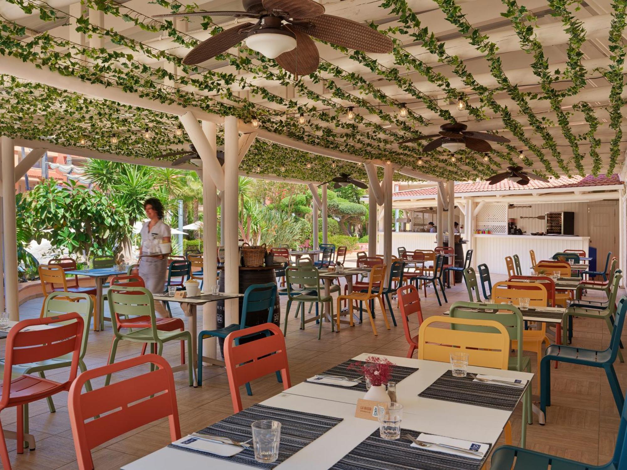 H10 Mediterranean Village Salou Exterior foto