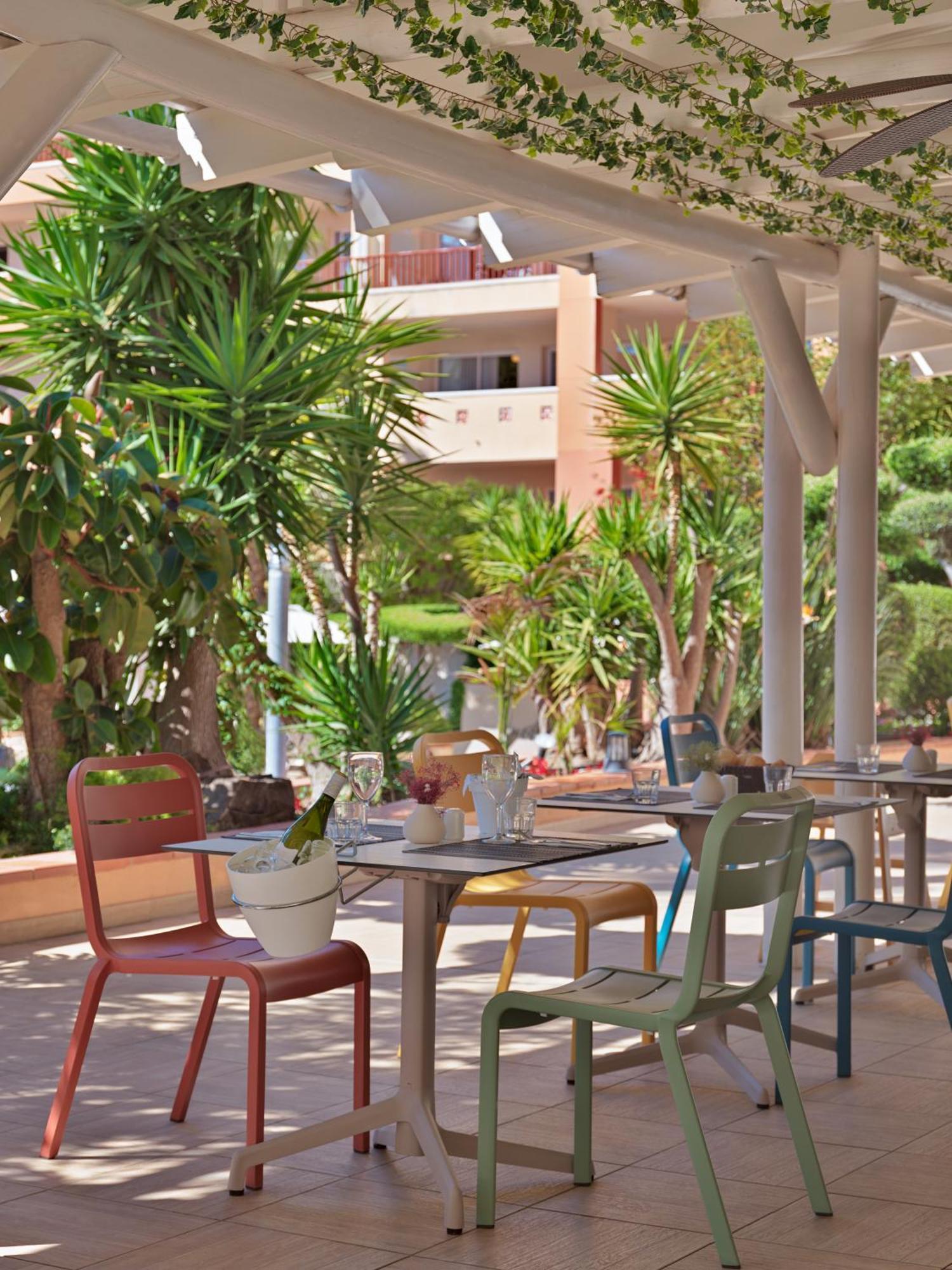 H10 Mediterranean Village Salou Exterior foto